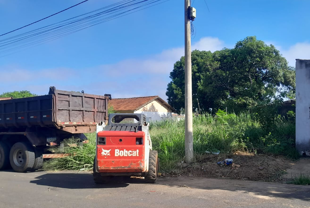 Limpeza de terreno e retirada de entulho em Bauru